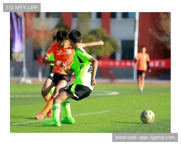 绿色激情燃动赛场足球点燃青春梦想与团队荣耀 绿色激情燃动赛场足球点燃青春梦想与团队荣耀