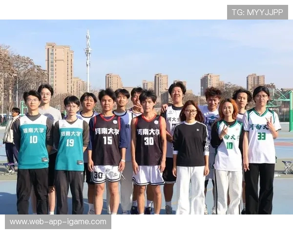 以篮球为纽带探索团队协作与青春奋斗精神的深层内涵