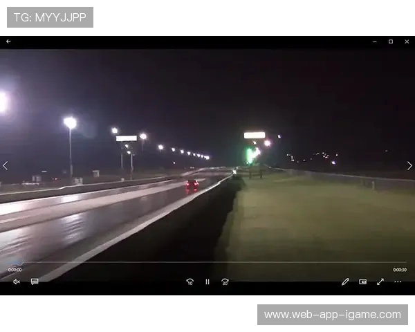 深圳滑板队与重庆滑板队速度对决赛后分析与战术总结 深圳滑板队与重庆滑板队速度对决赛后分析与战术总结