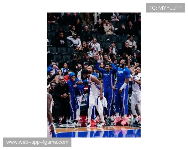 猛龙与76人激战正酣 新赛季首场对决引发球迷热议